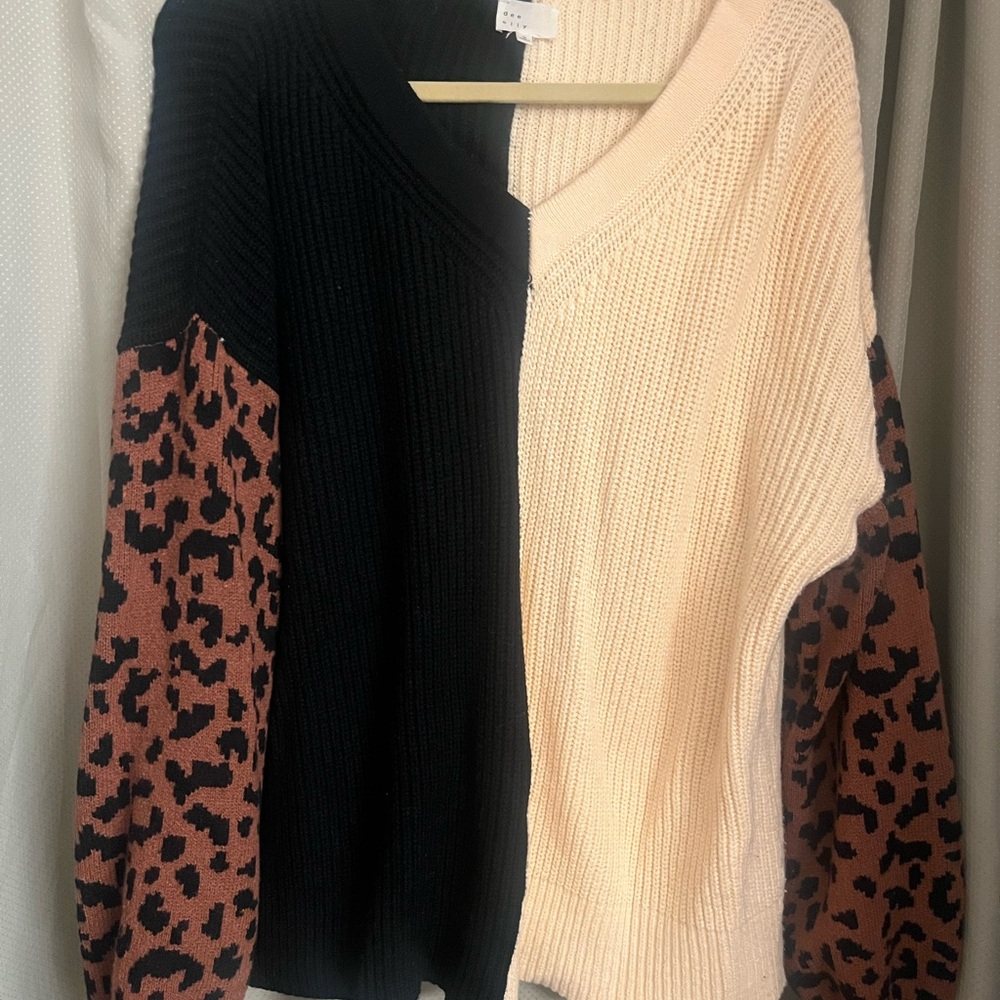 Size M - runs BIG … Leopard Sleeve Black and Cream Sweater